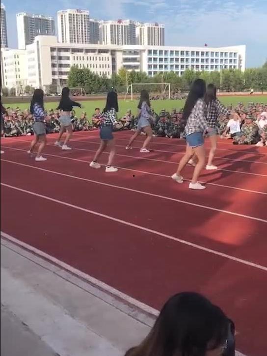 军训跳舞在线播放吃瓜视频