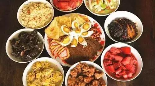 徐州二哥八大碗吃瓜视频,吃瓜群众围观美食盛宴